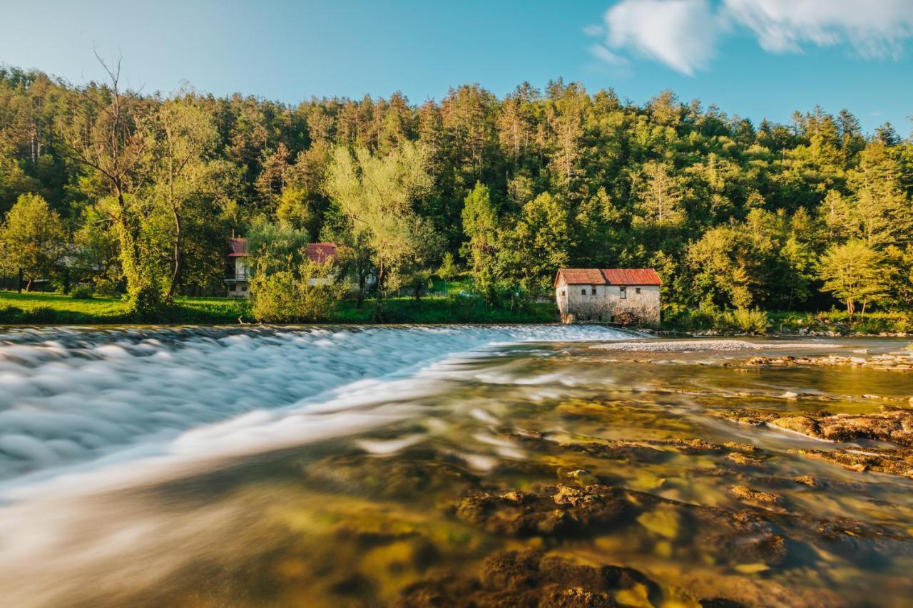 Glamping Kolpa Resort Gradac Bagian luar foto