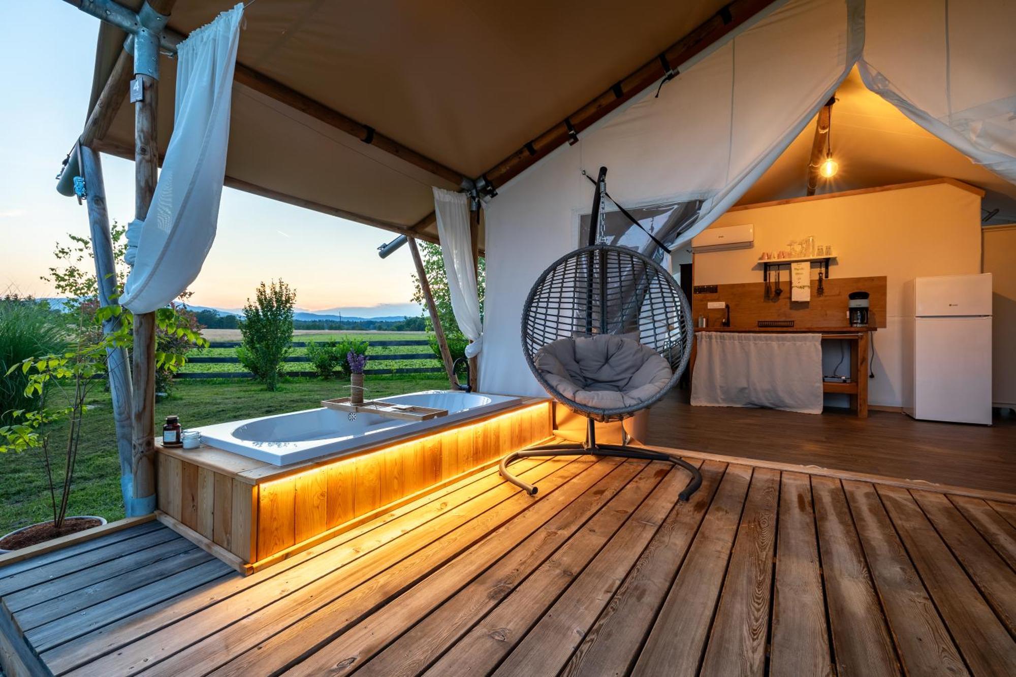 Glamping Kolpa Resort Gradac Bagian luar foto