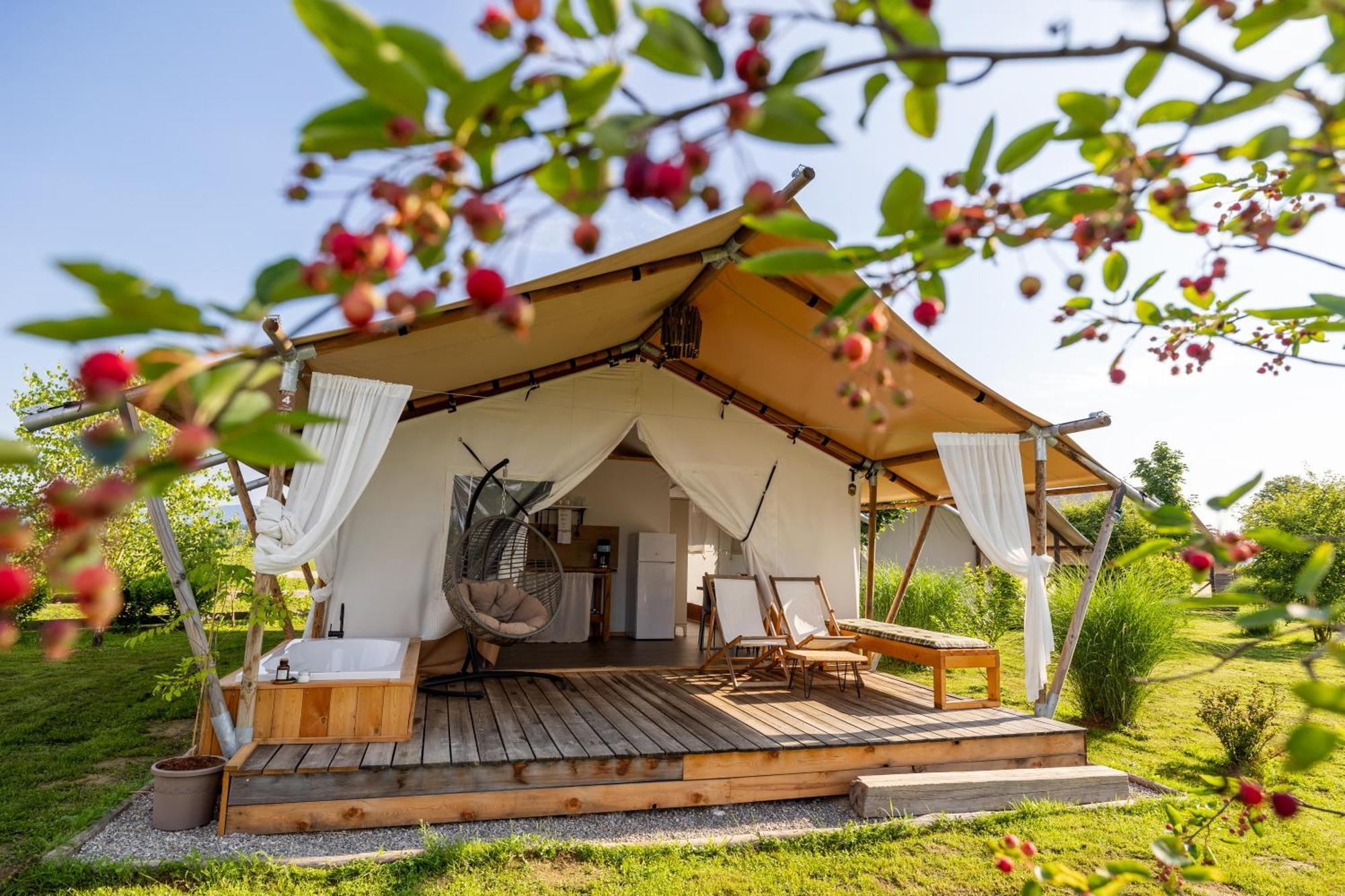 Glamping Kolpa Resort Gradac Bagian luar foto