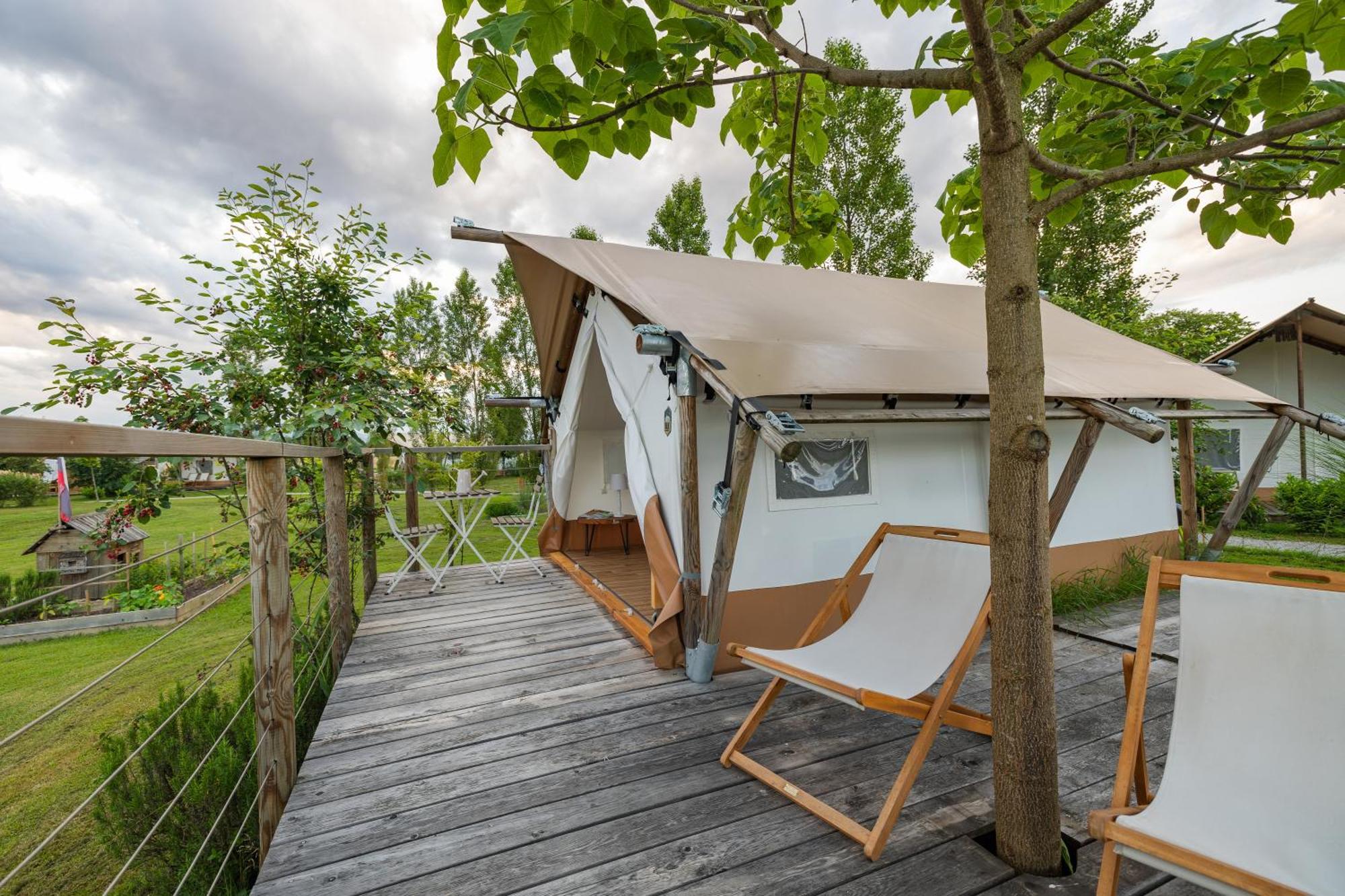 Glamping Kolpa Resort Gradac Bagian luar foto