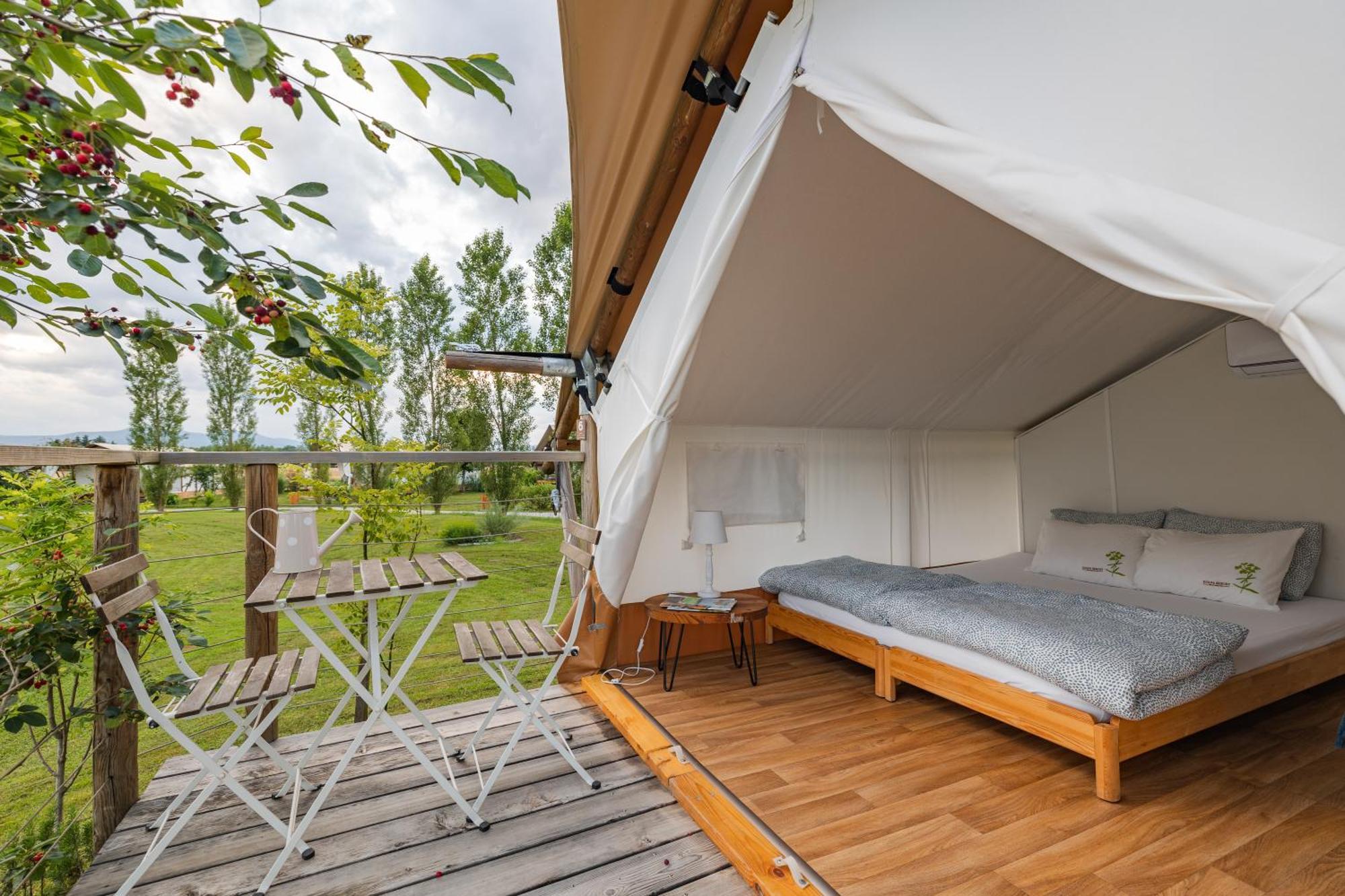 Glamping Kolpa Resort Gradac Bagian luar foto