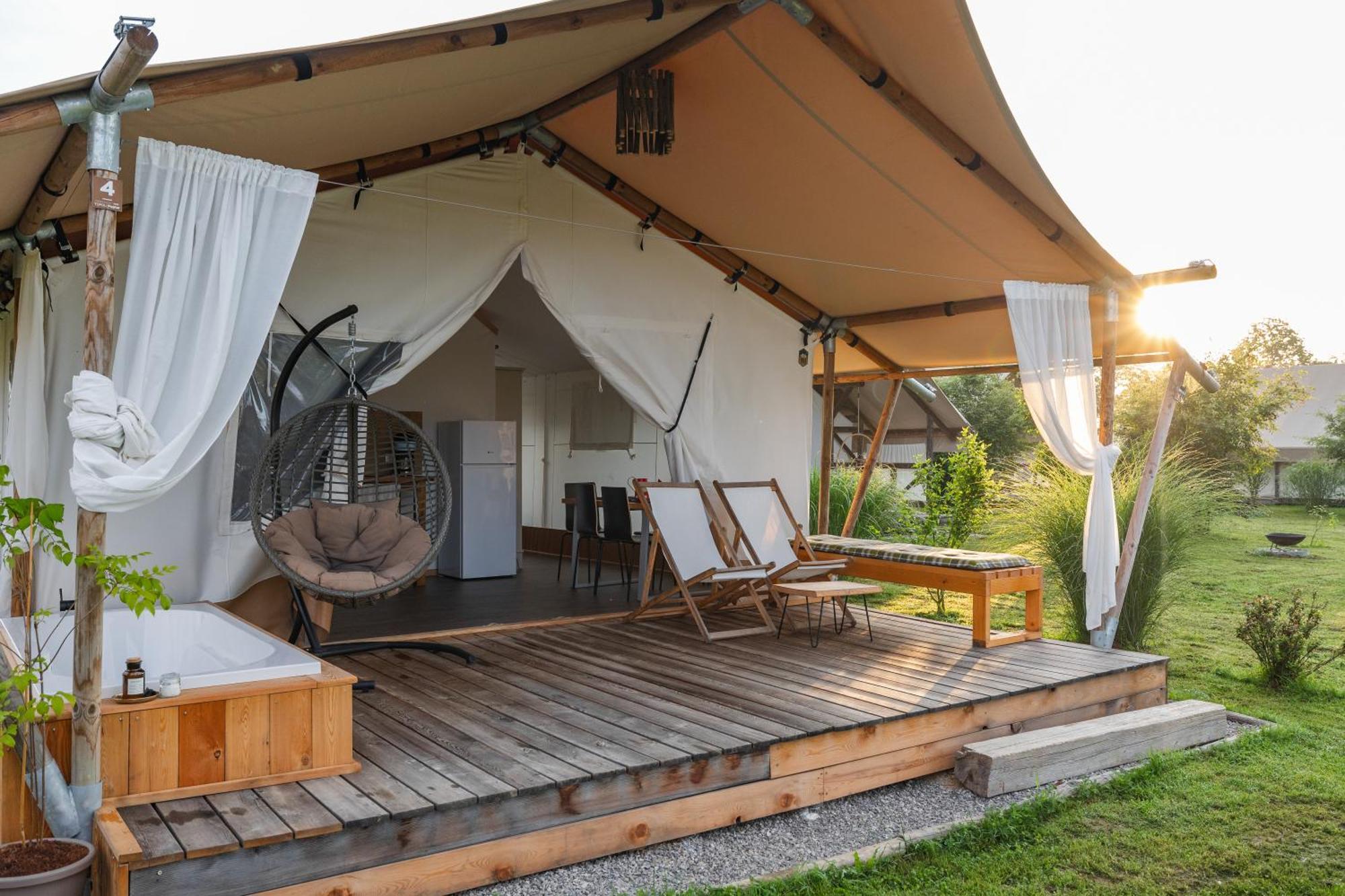 Glamping Kolpa Resort Gradac Bagian luar foto