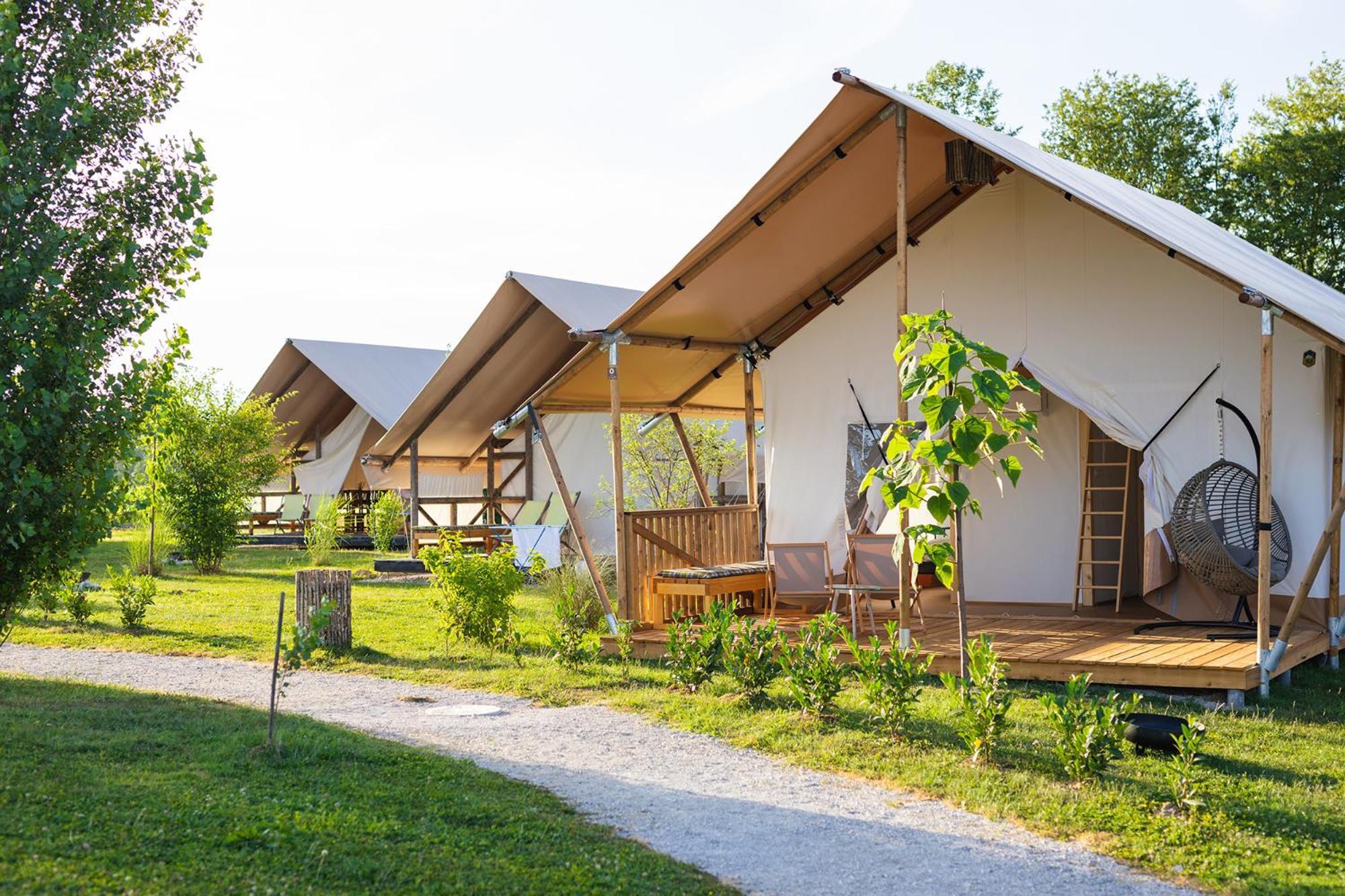 Glamping Kolpa Resort Gradac Bagian luar foto